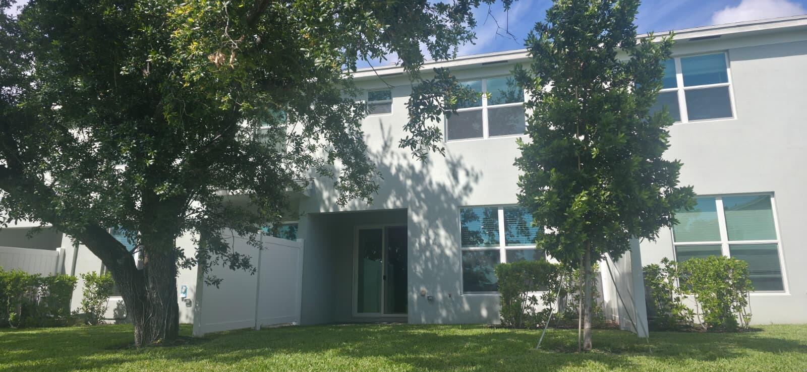 LAKESHORE AT THE FOUNTAINS REPLAT - Residential Lease