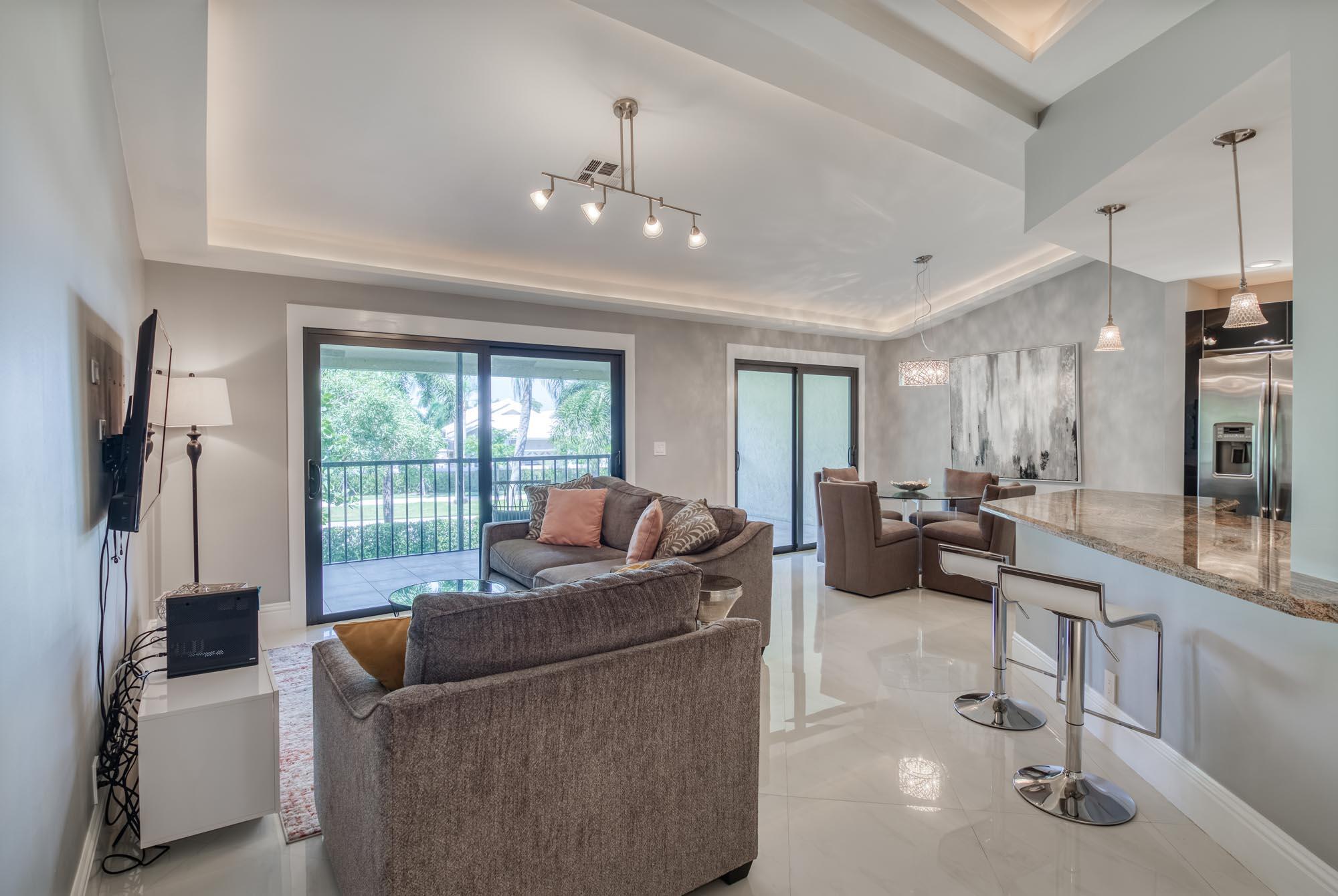 15 Lexington Lane E G