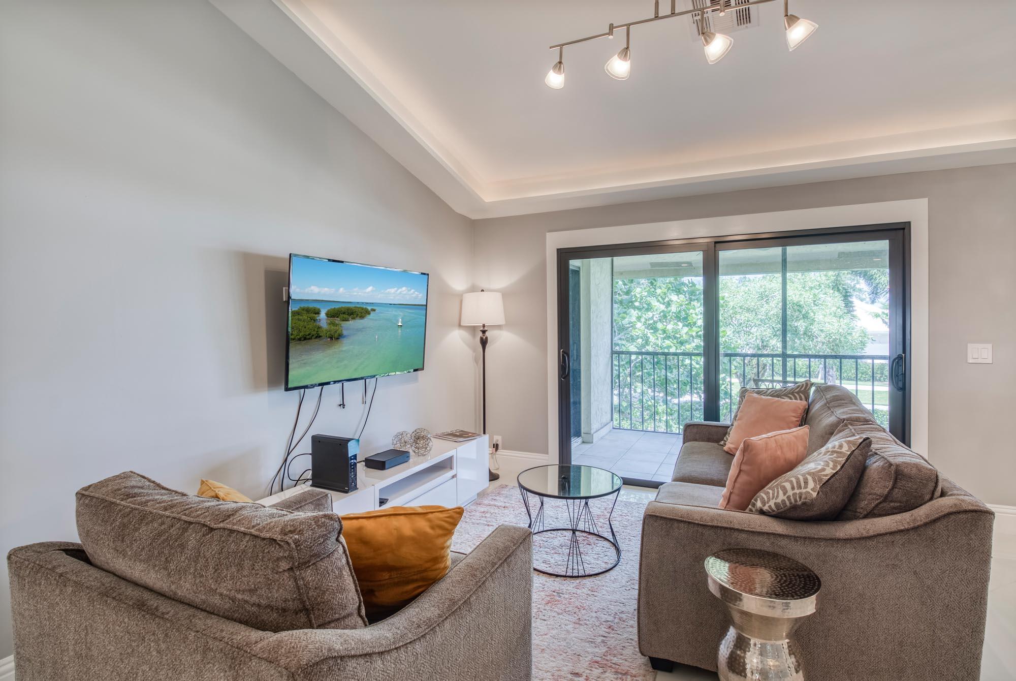 15 Lexington Lane E G