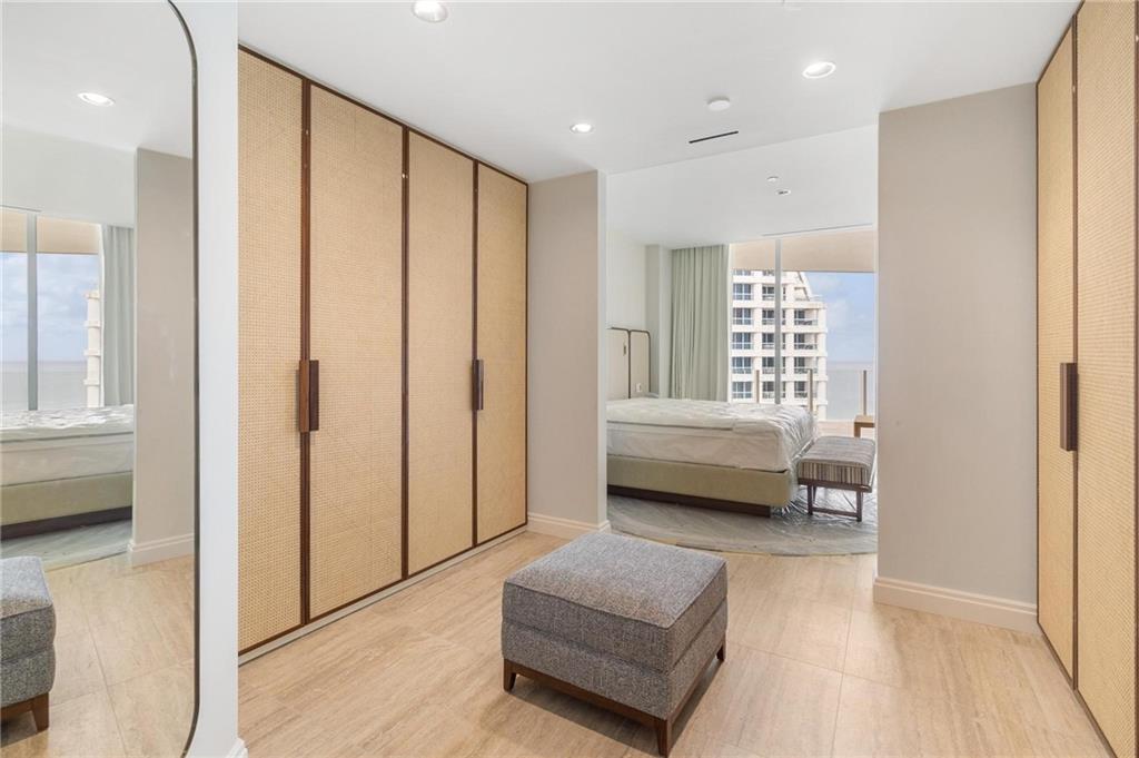 Four Seasons Residences - Residential