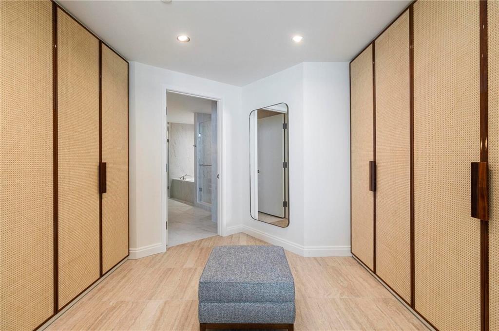 Four Seasons Residences - Residential