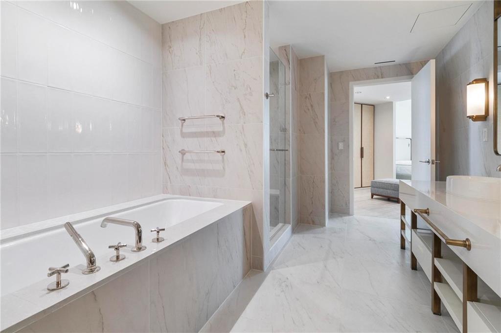 Four Seasons Residences - Residential