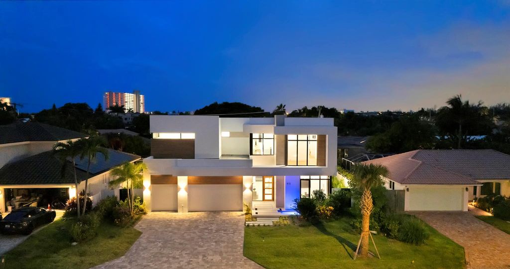 Photo of 812 Malaga Drive, Boca Raton, FL 33432 (MLS # R11106276)