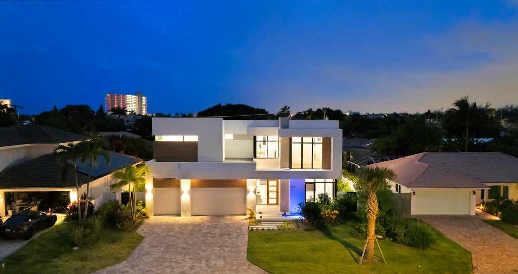 Photo of 812 Malaga Drive, Boca Raton, FL 33432 (MLS # R11106276)
