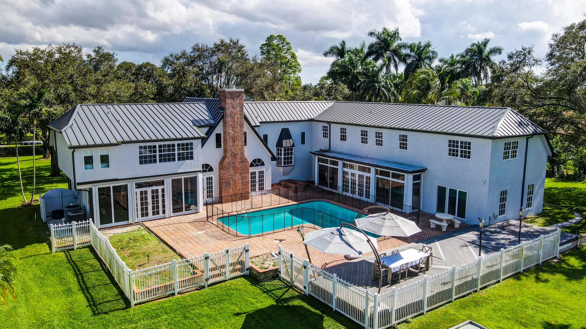 SUNSHINE GROVES - Residential