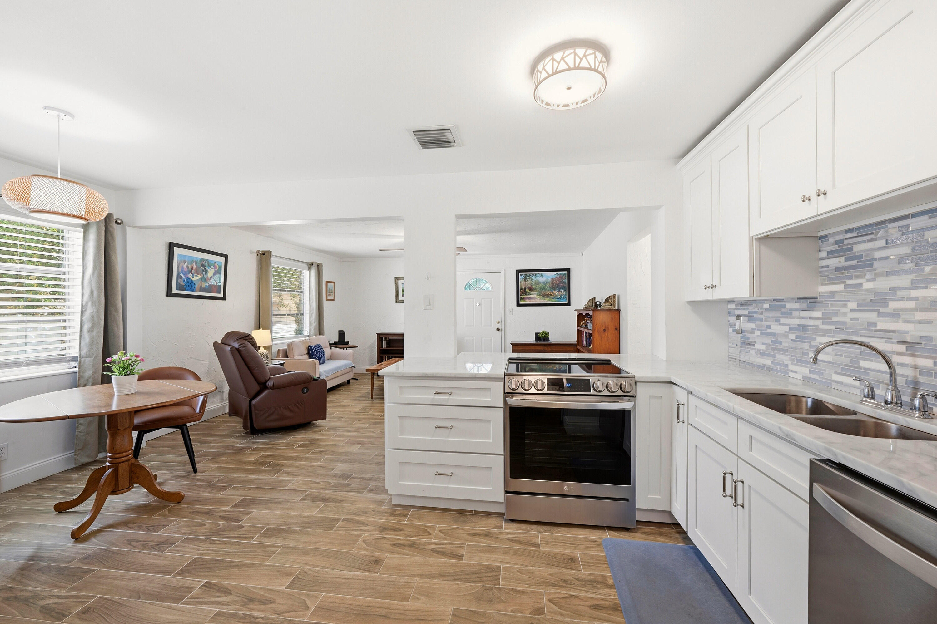 View photos, virtual tours, details... 6404 Oak Street