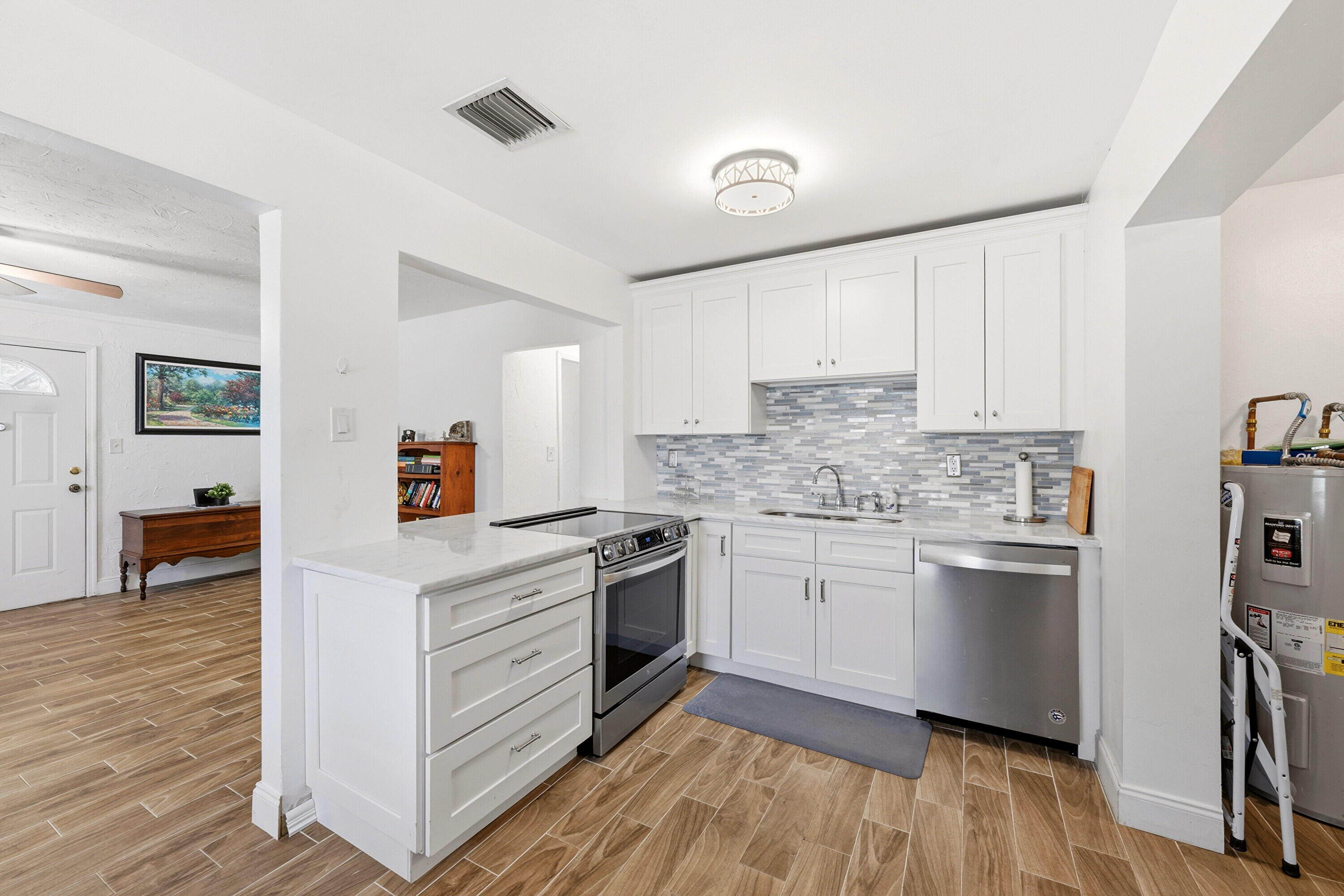 View photos, virtual tours, details... 6404 Oak Street