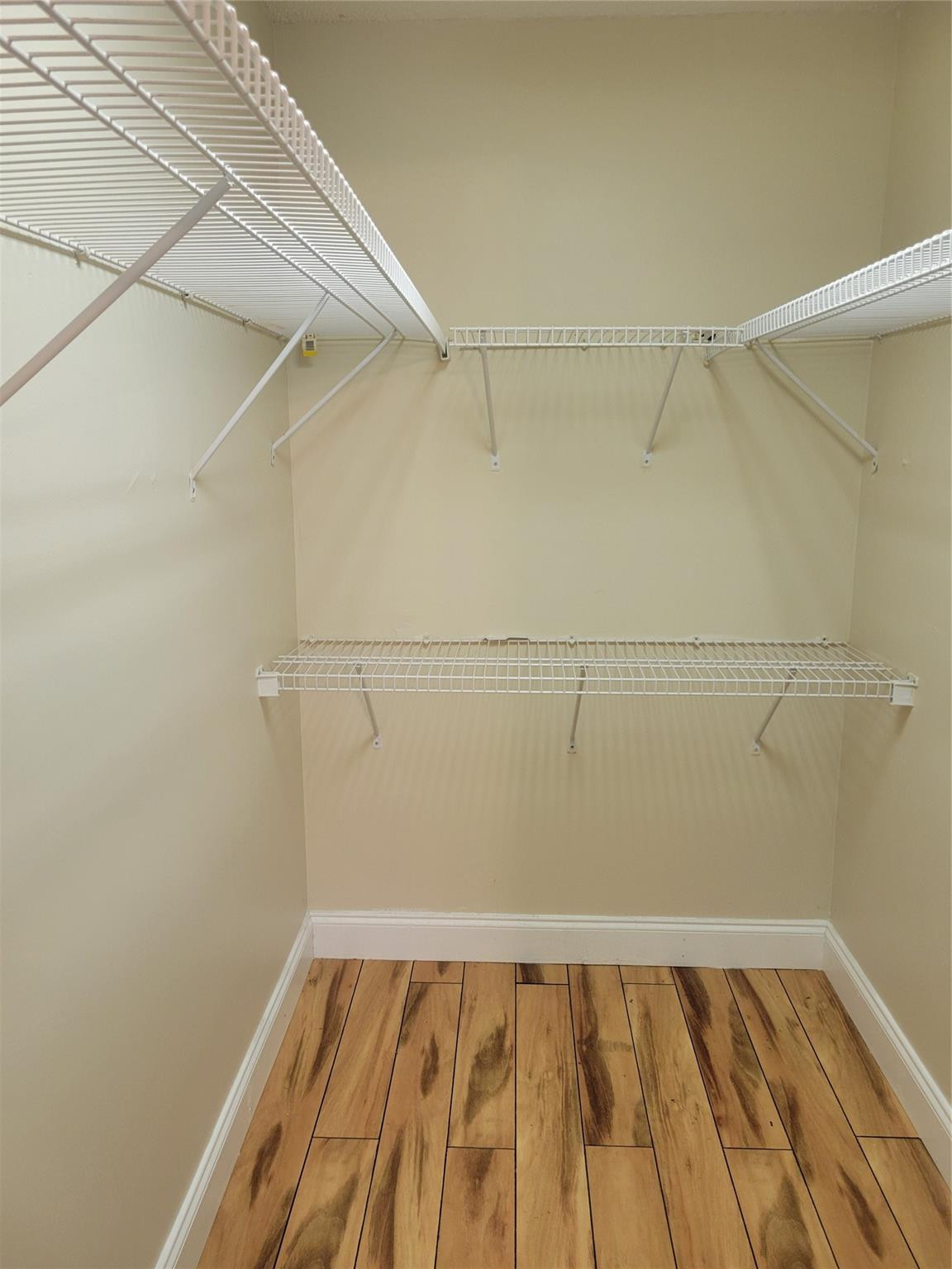 Lauderdale West 3 Sec 83- - Residential