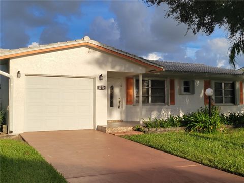 Photo of 1170 NW 90th Avenue, Plantation, FL 33322 (MLS # F10548128)