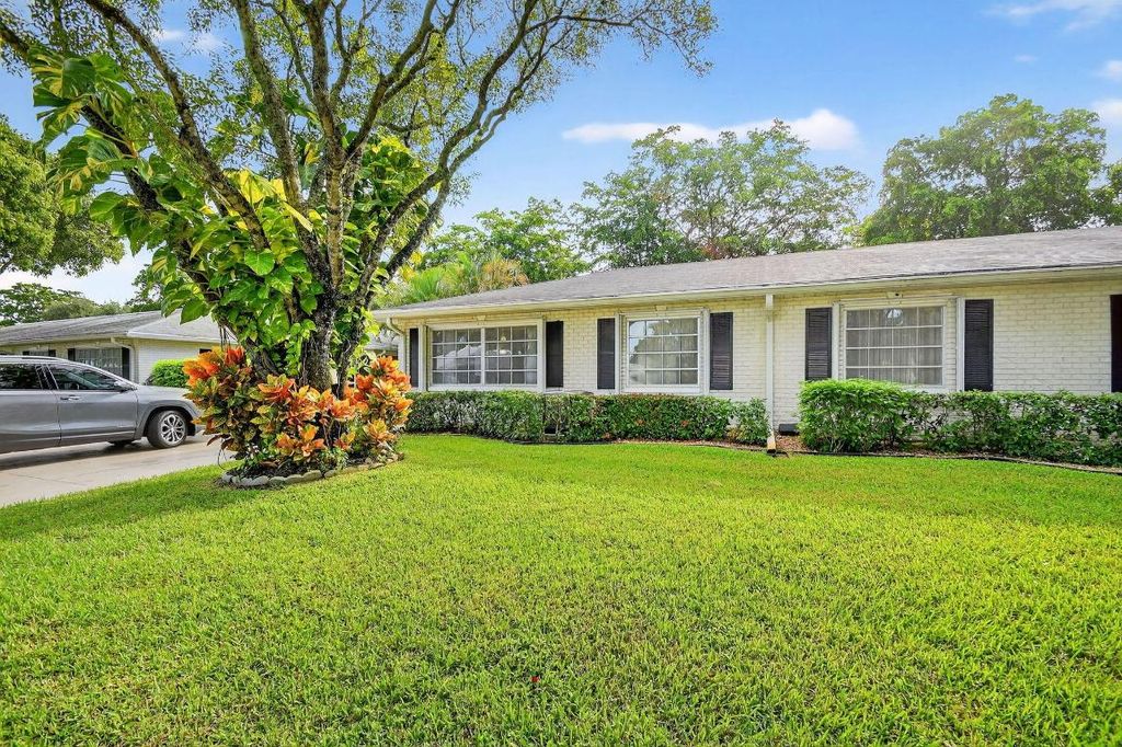 Photo of 10160 44th Drive S, Boynton Beach, FL 33436 (MLS # R11123896)