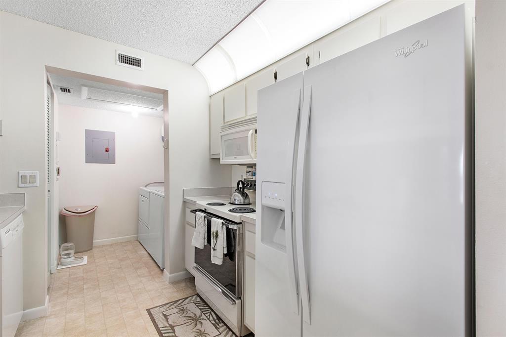 PINE RIDGE AT DELRAY BEAC - Residential