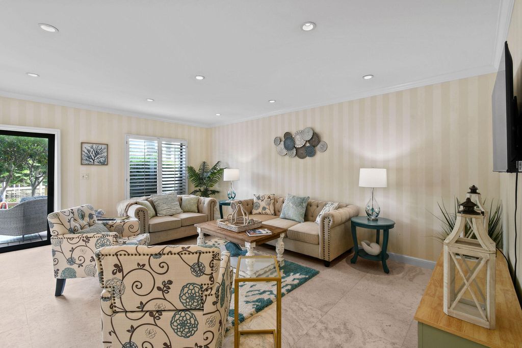 Photo of 800 Andrews Avenue #6, Delray Beach, FL 33483 (MLS # R11022247)