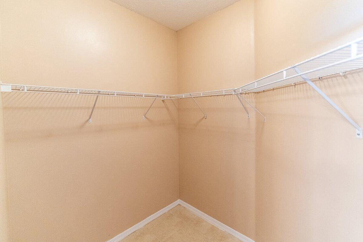 LAKEFOREST AT ST LUCIE WEST PHASE VI - Residential Lease