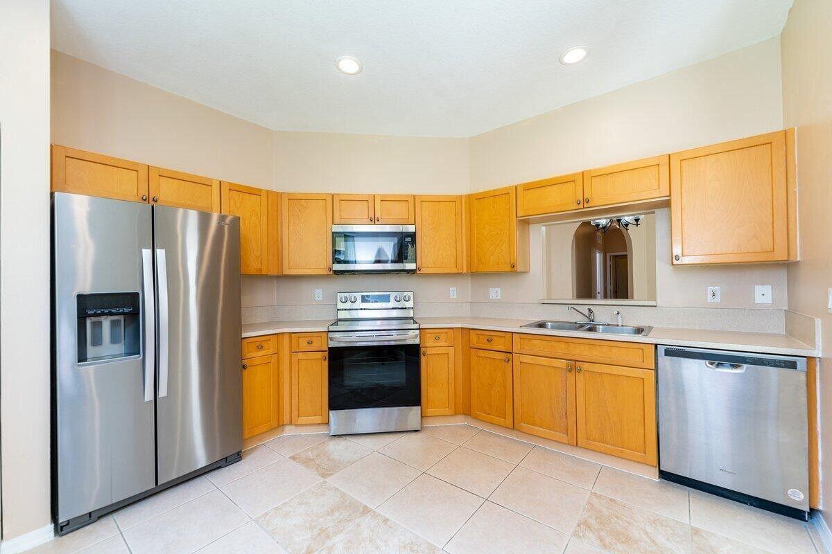 LAKEFOREST AT ST LUCIE WEST PHASE VI - Residential Lease