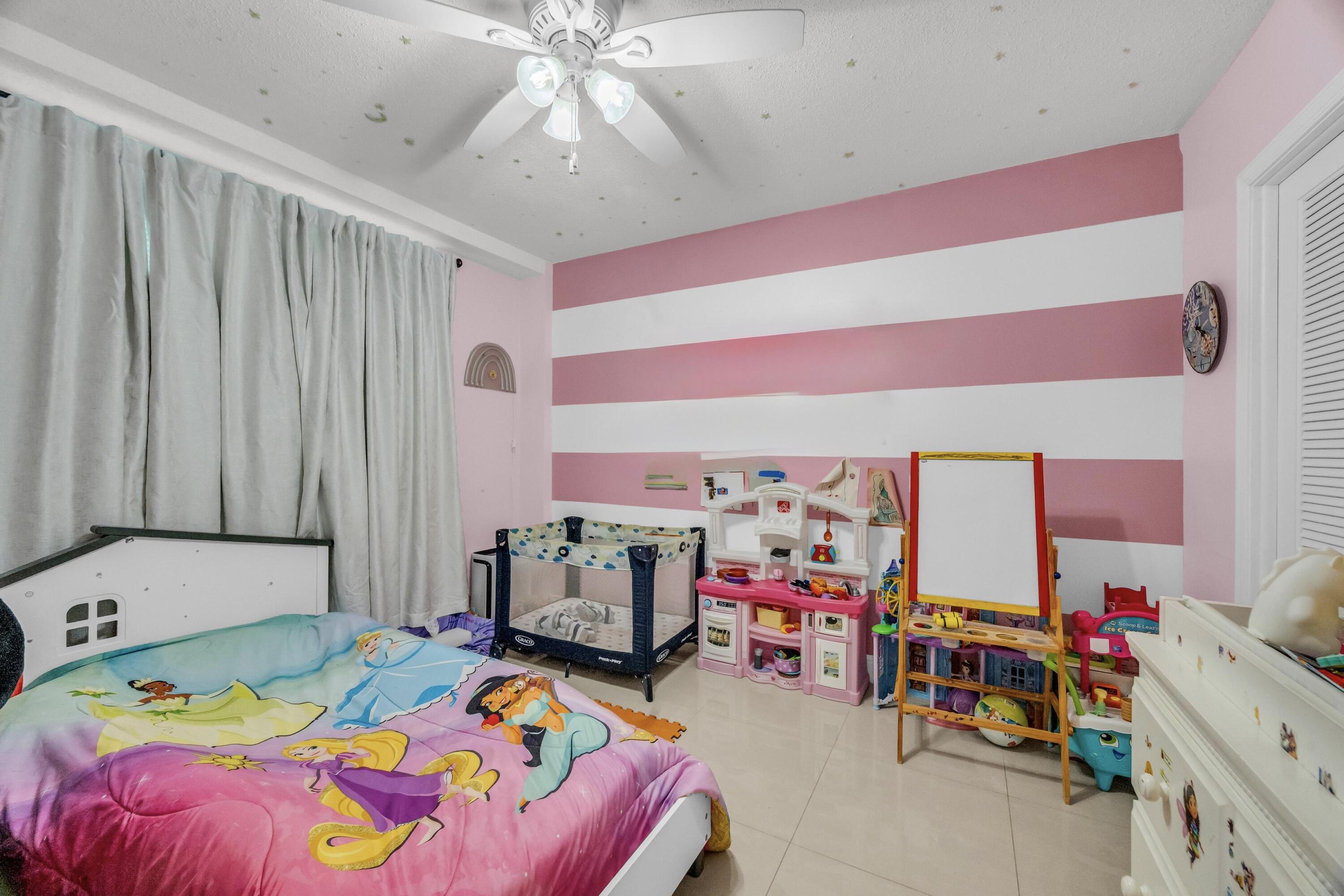 PARADISE HARBOUR CONDO - Residential