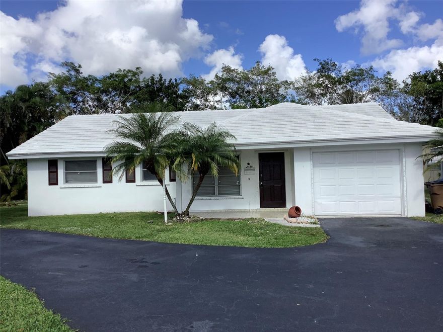 All ages! Single family one story remodeled 2 bedrooms 2 bathrooms home in excellent condition. Open kitchen, granite counter tops, stainless steel appliances in a great location in Deerfield Beach. At close distance from supermarkets, banks, turnpike, and I-95. Large walk-in closets, bonus room can be used as dinning or Family room, private backyard. No Smokers. Proof of stable income at lease. Good rental history. Tenants must be approved by the HOA. Rental includes water, lawn and there is a community pool. Owner willing to facilitate the payment for the last month. Water included.