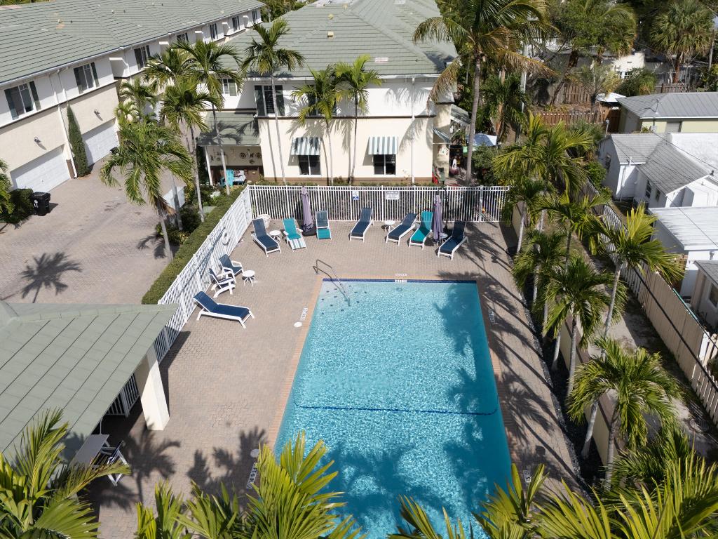 518 N Federal Highway 8