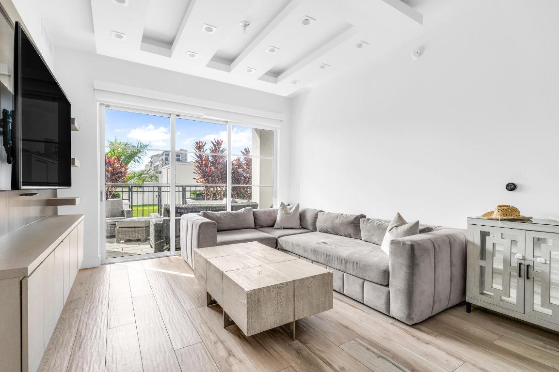 TOWER 155 - Residential Lease