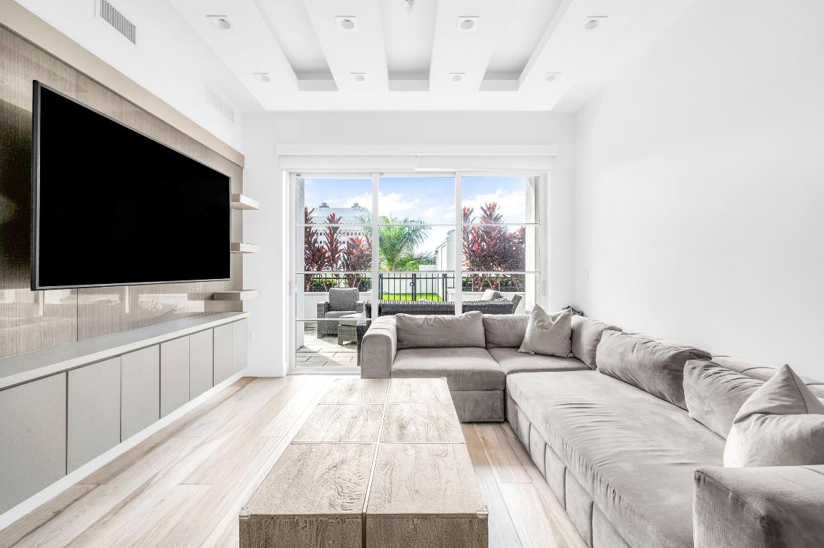 TOWER 155 - Residential Lease