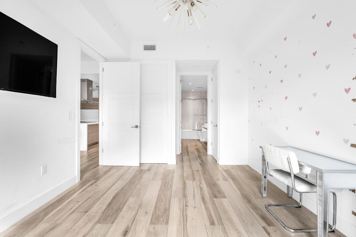 TOWER 155 - Residential Lease