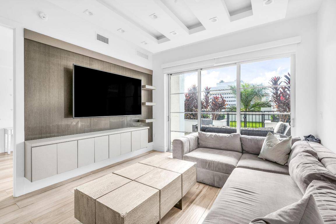 TOWER 155 - Residential Lease