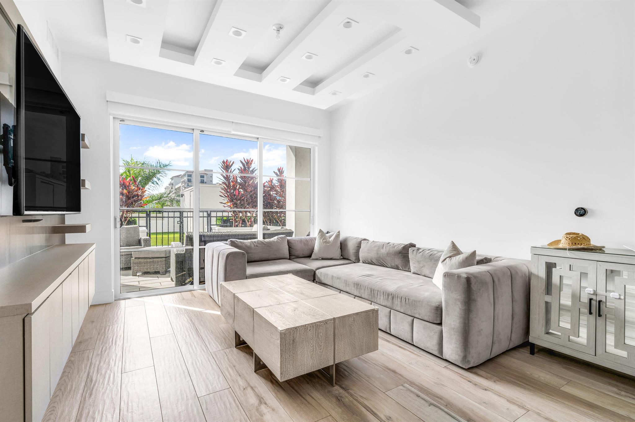 TOWER 155 - Residential Lease