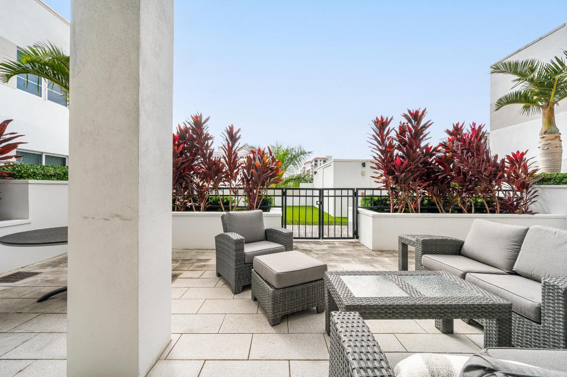 TOWER 155 - Residential Lease