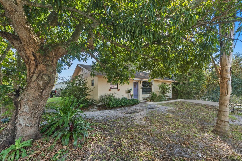 Photo of 17387 Thrush Drive, Jupiter, FL 33458 (MLS # R10958847)