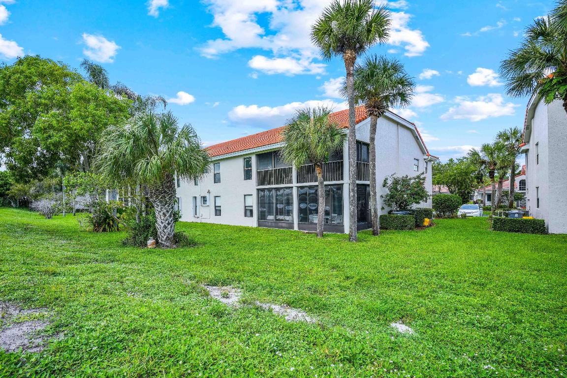 10910 Lakemore Lane 201