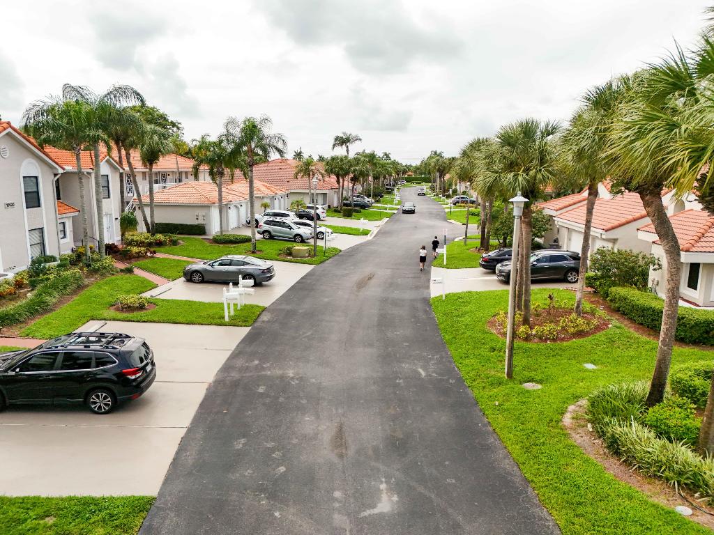 10910 Lakemore Lane 201