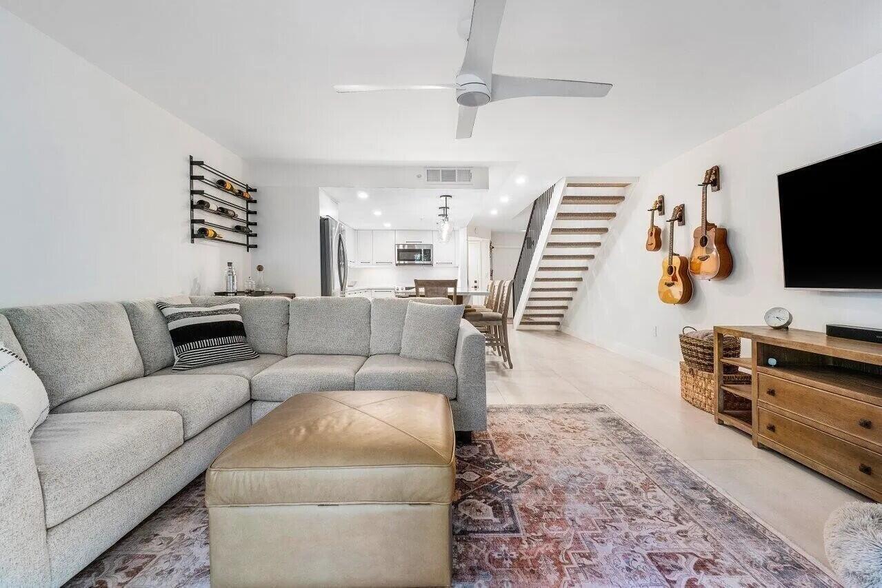 HYPOLUXOS MARINERS CAY CONDO - Residential