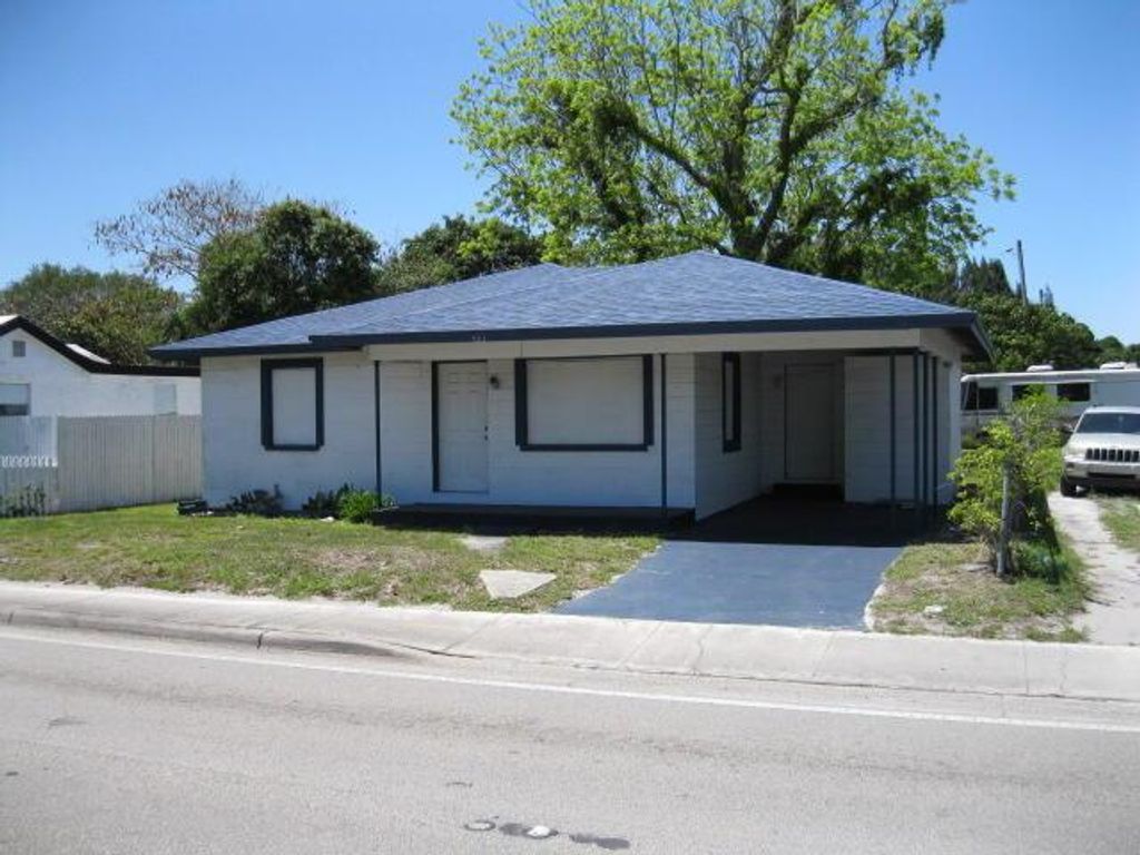 Photo of 521 N 25th Street, Fort Pierce, FL 34947 (MLS # R11081254)