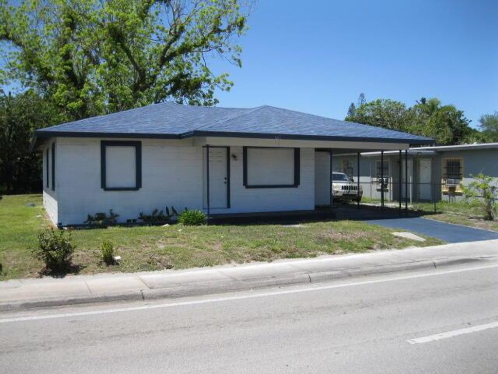 Photo of 521 N 25th Street, Fort Pierce, FL 34947 (MLS # R11081254)