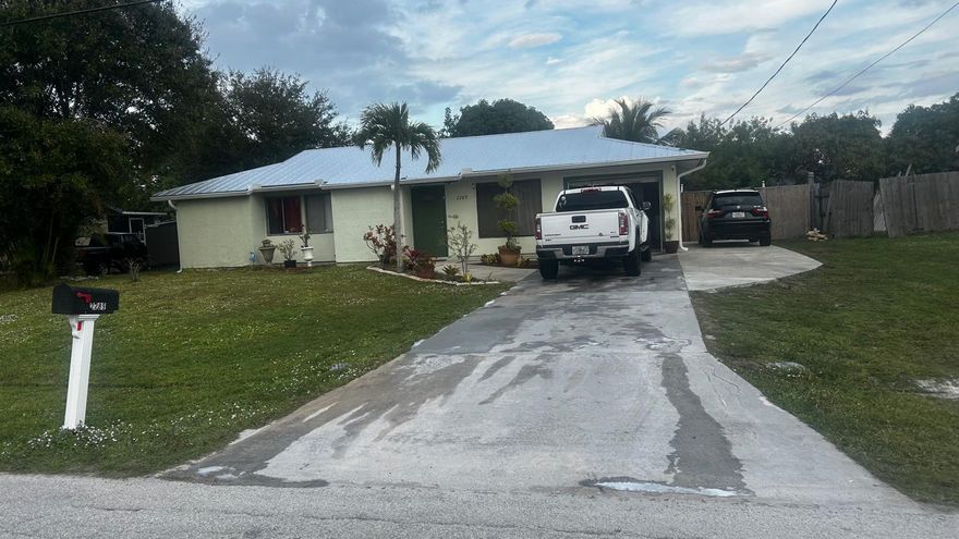 No Hoa, Quick approval process. Single family home, huge backyard. Great for families.