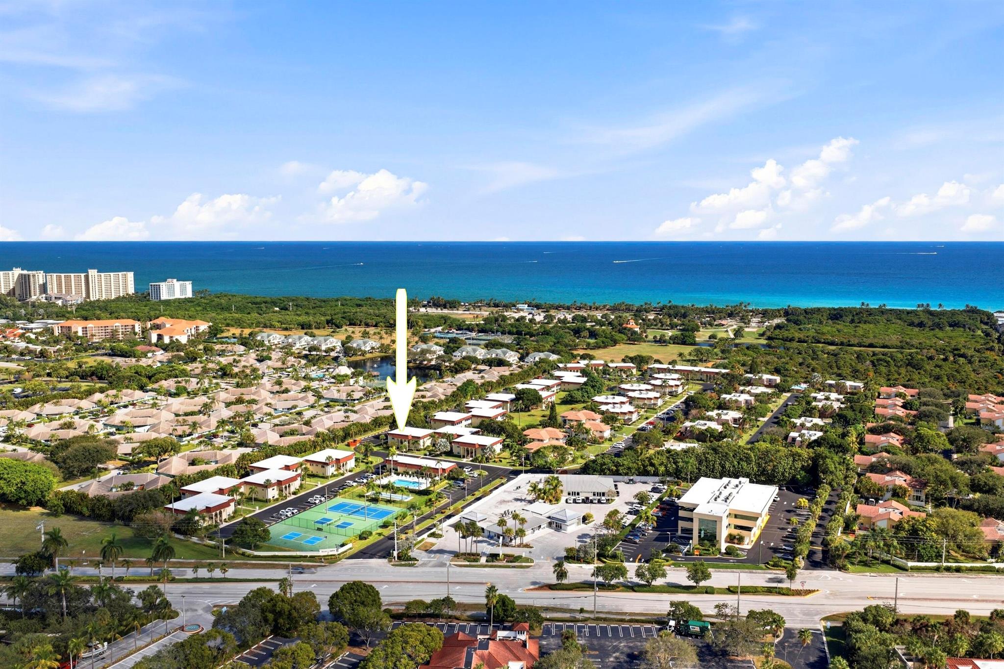 VILLAS ON THE GREEN CONDO - Residential