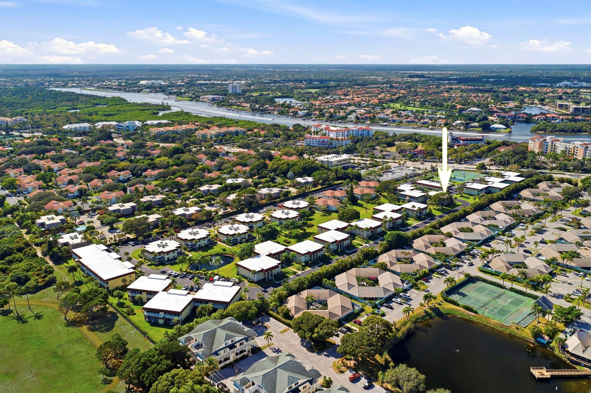 VILLAS ON THE GREEN CONDO - Residential