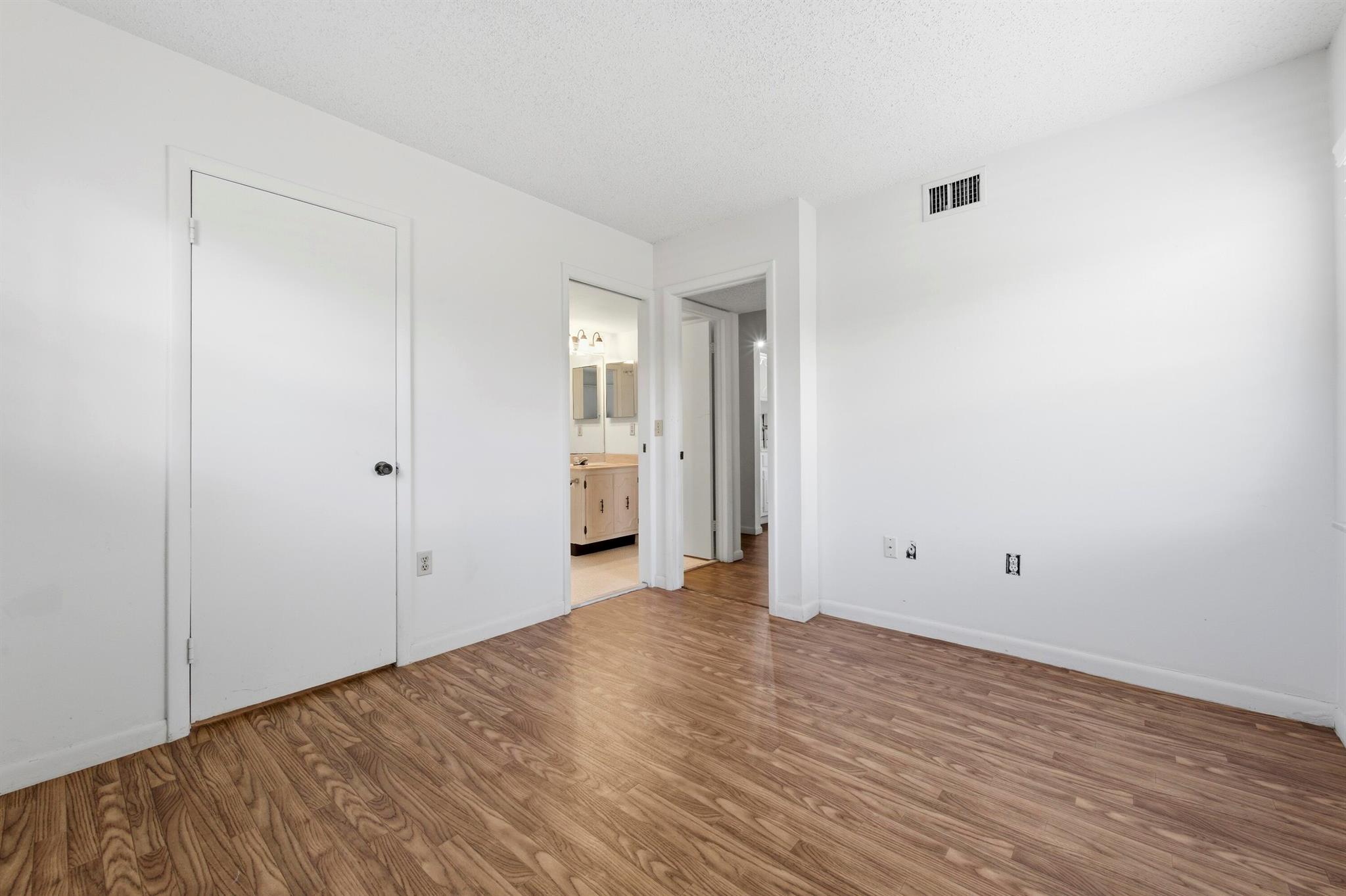 VILLAS ON THE GREEN CONDO - Residential