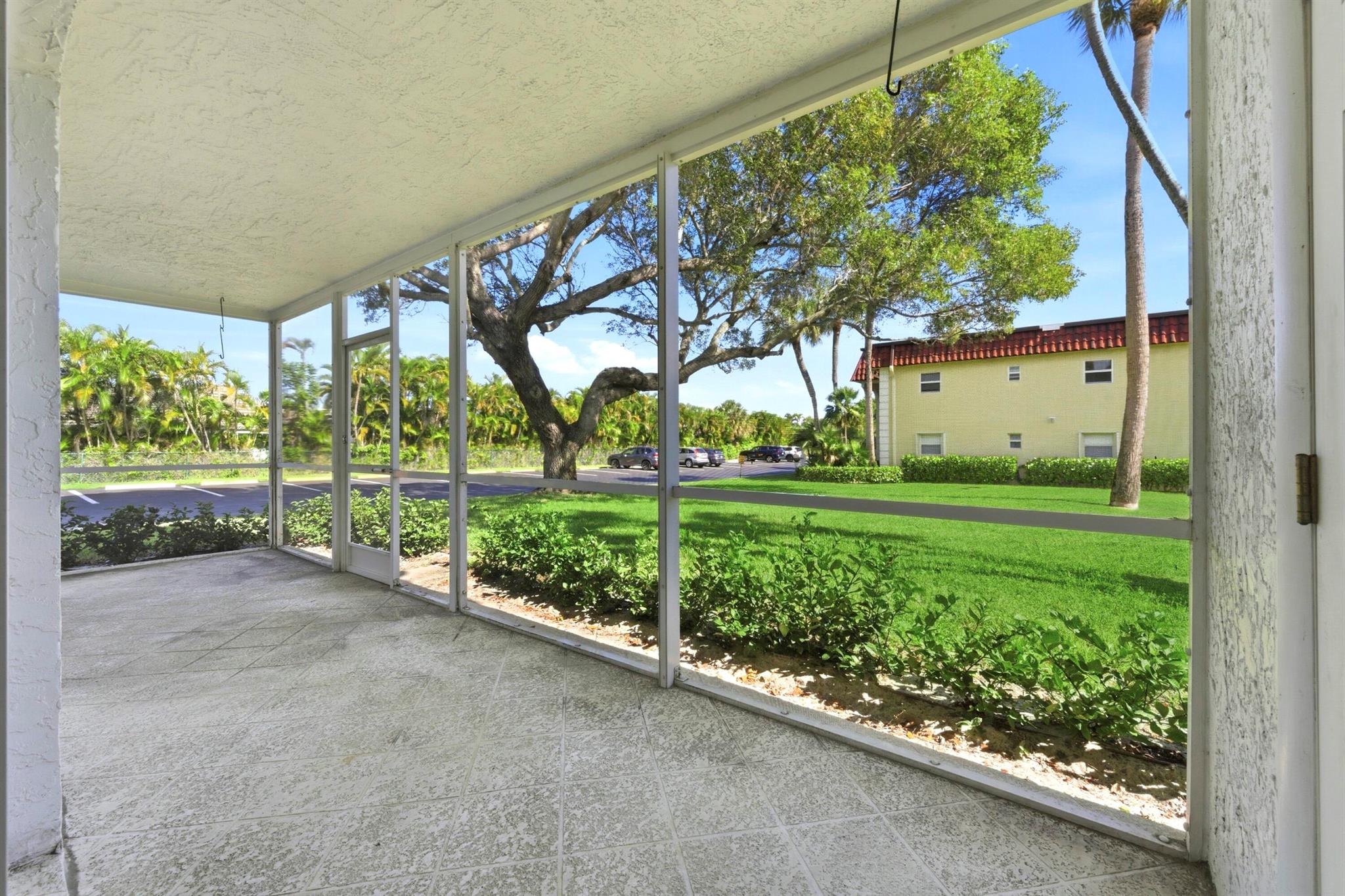 VILLAS ON THE GREEN CONDO - Residential