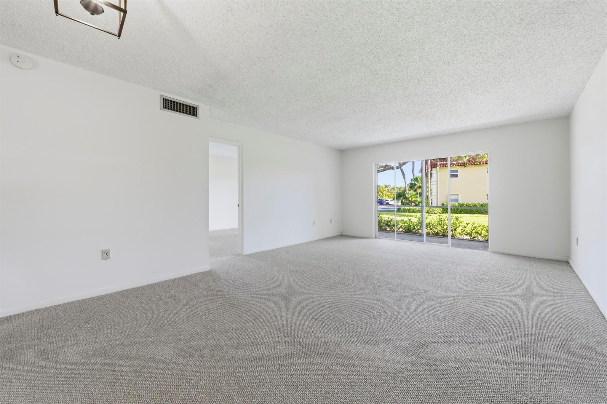 VILLAS ON THE GREEN CONDO - Residential