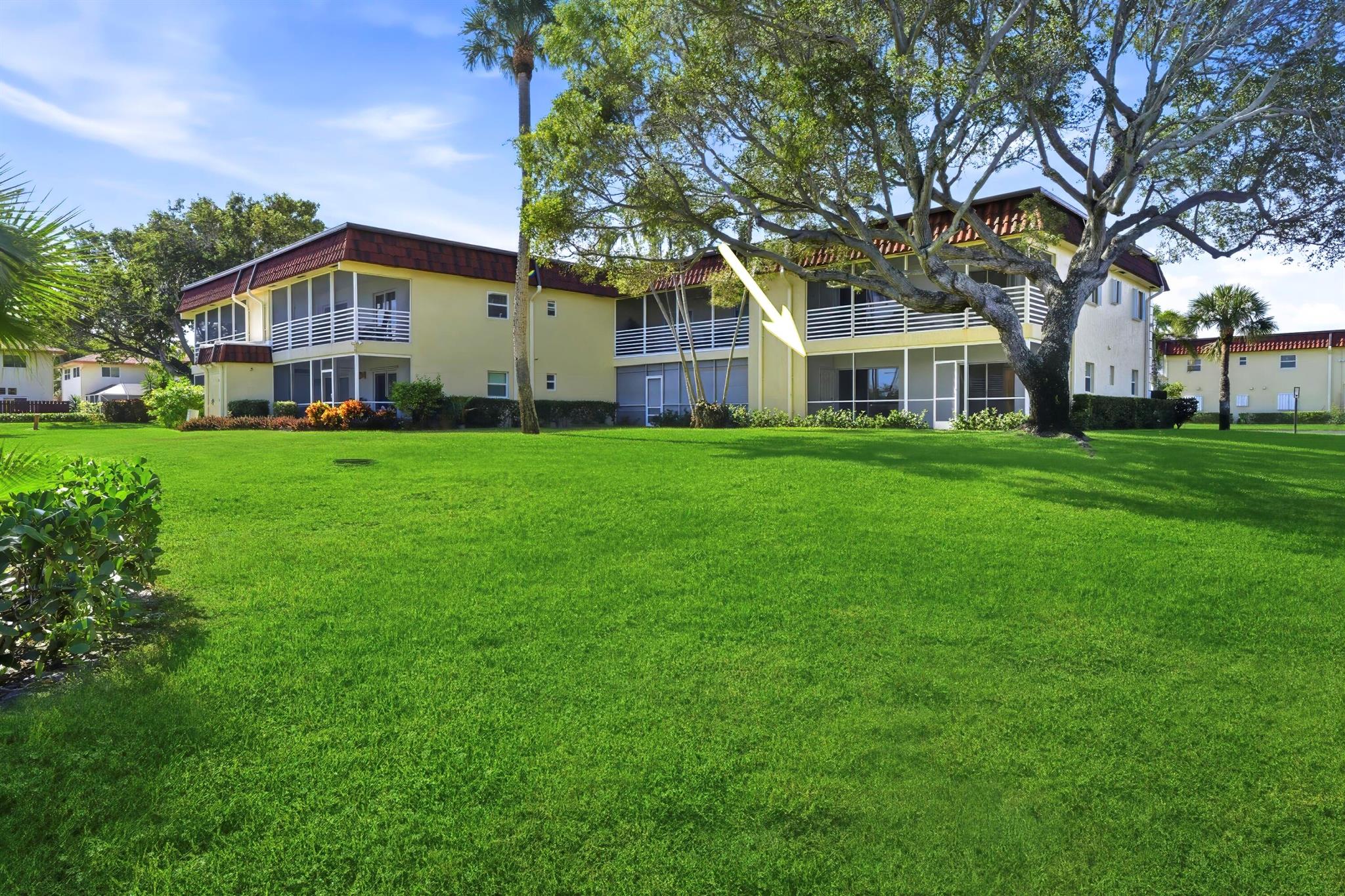 VILLAS ON THE GREEN CONDO - Residential