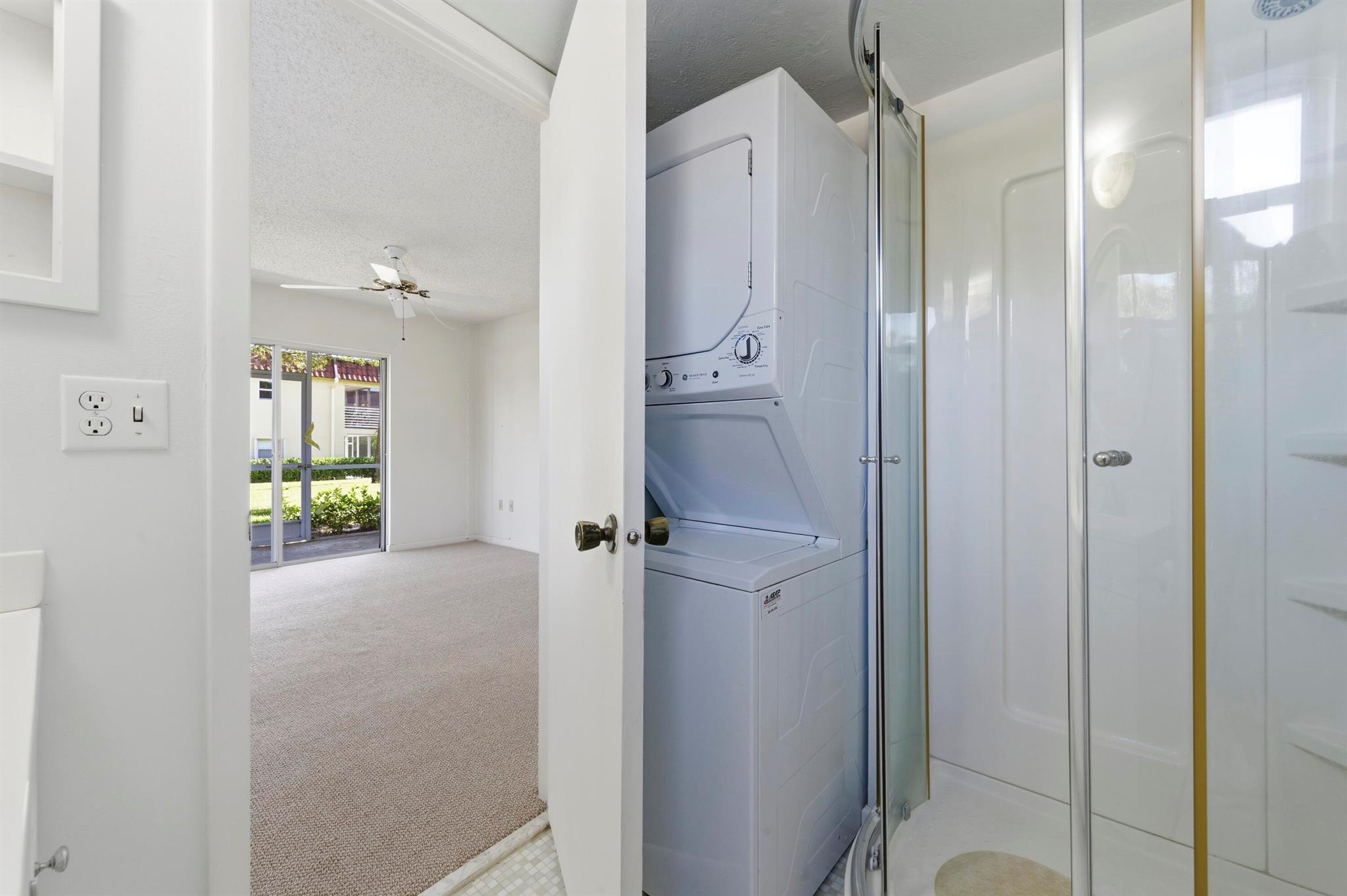 VILLAS ON THE GREEN CONDO - Residential