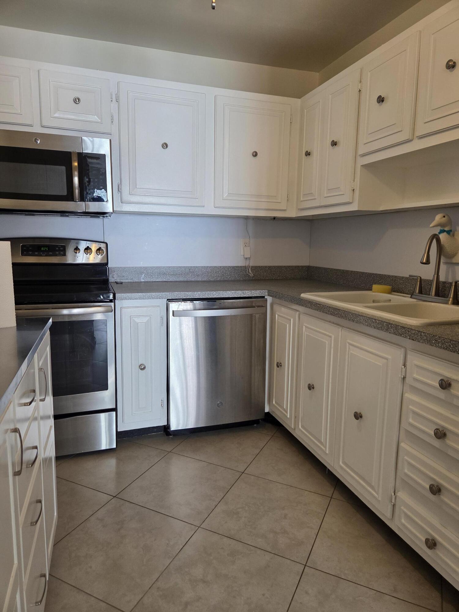 LIMETREE CONDO - Residential Lease