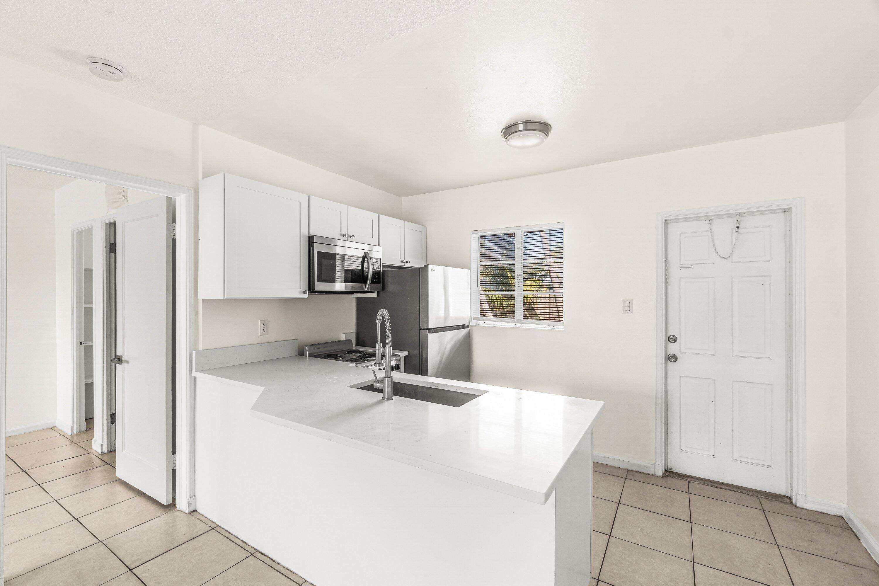 LAKEVIEW MANOR - Residential Lease