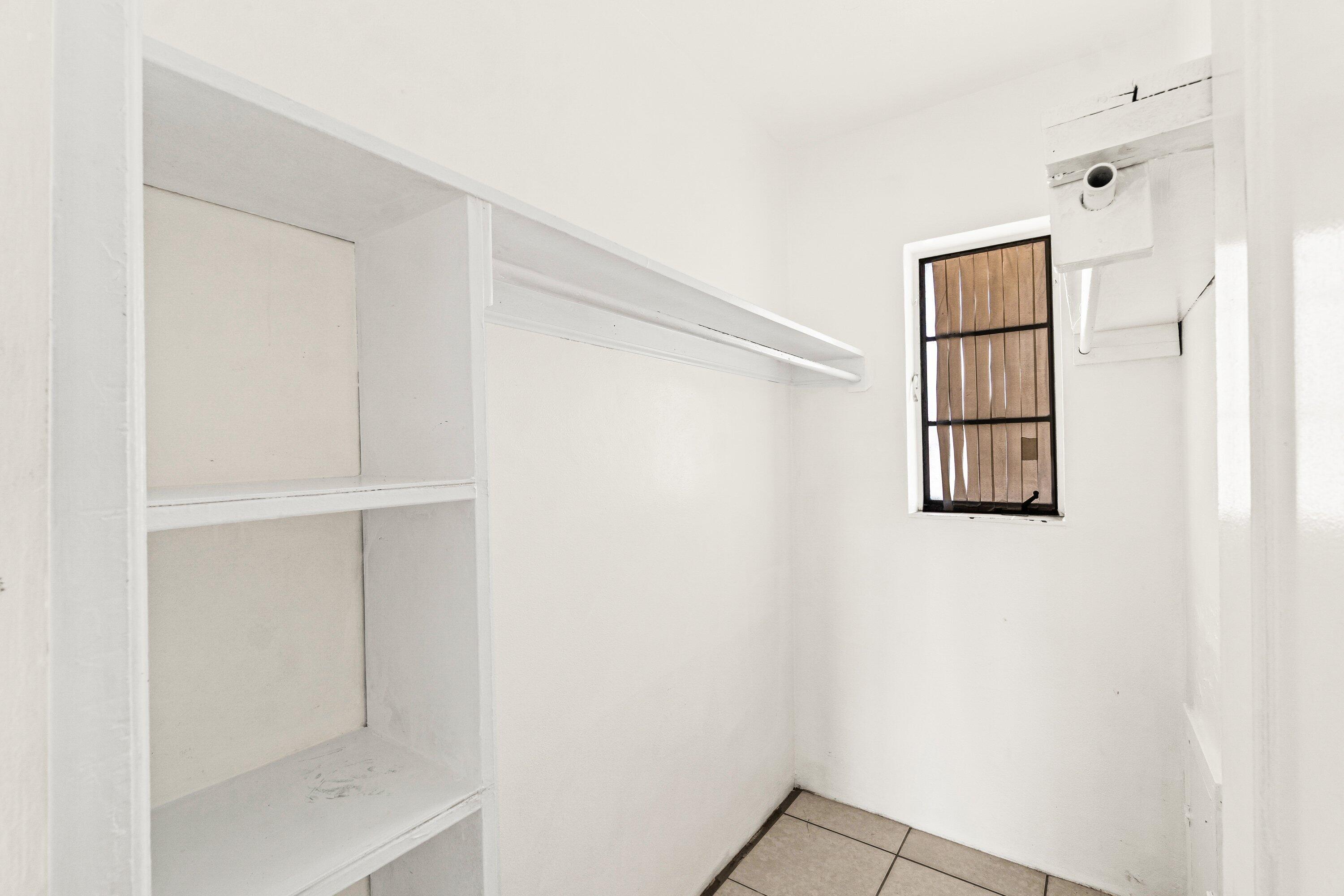 LAKEVIEW MANOR - Residential Lease