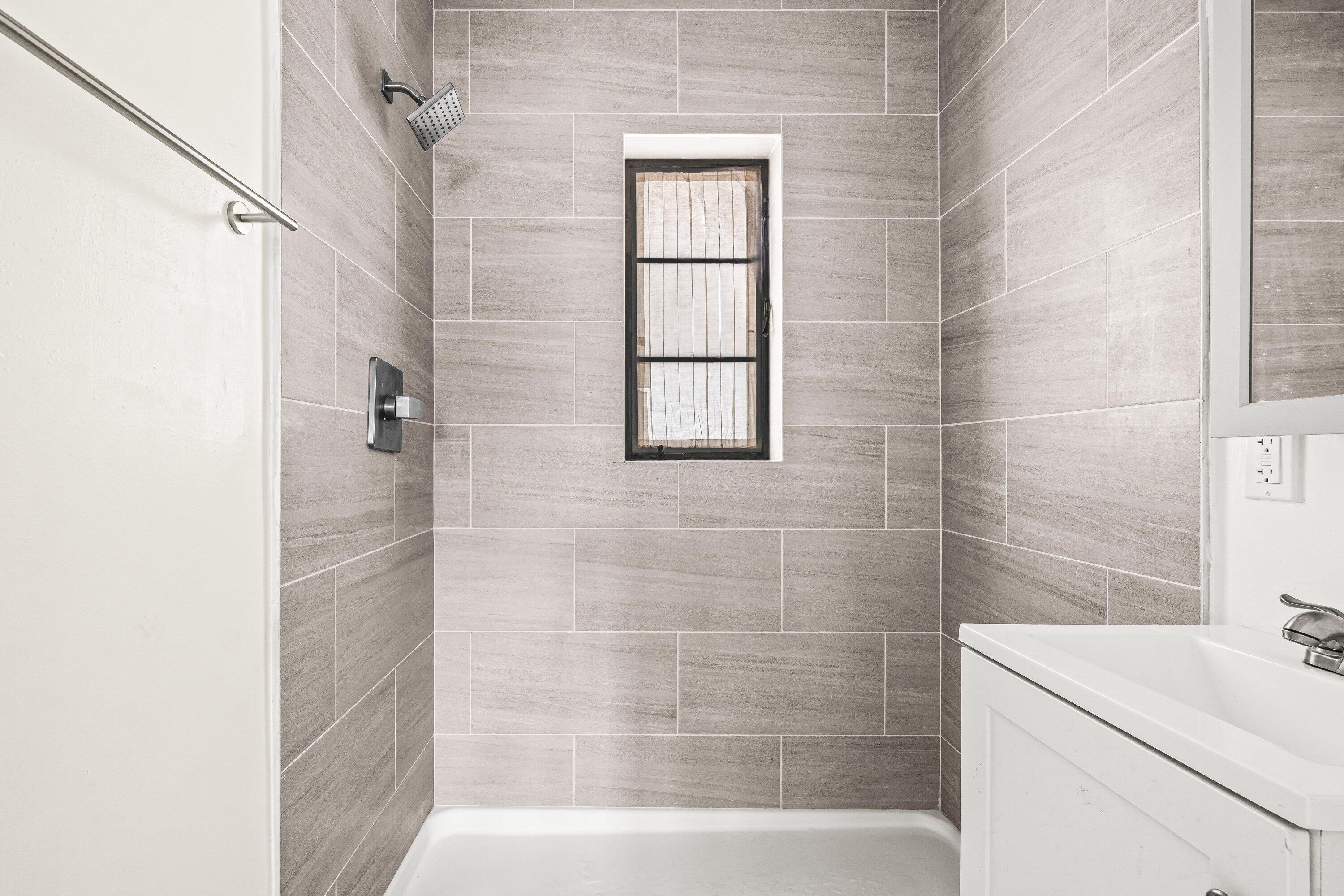 LAKEVIEW MANOR - Residential Lease