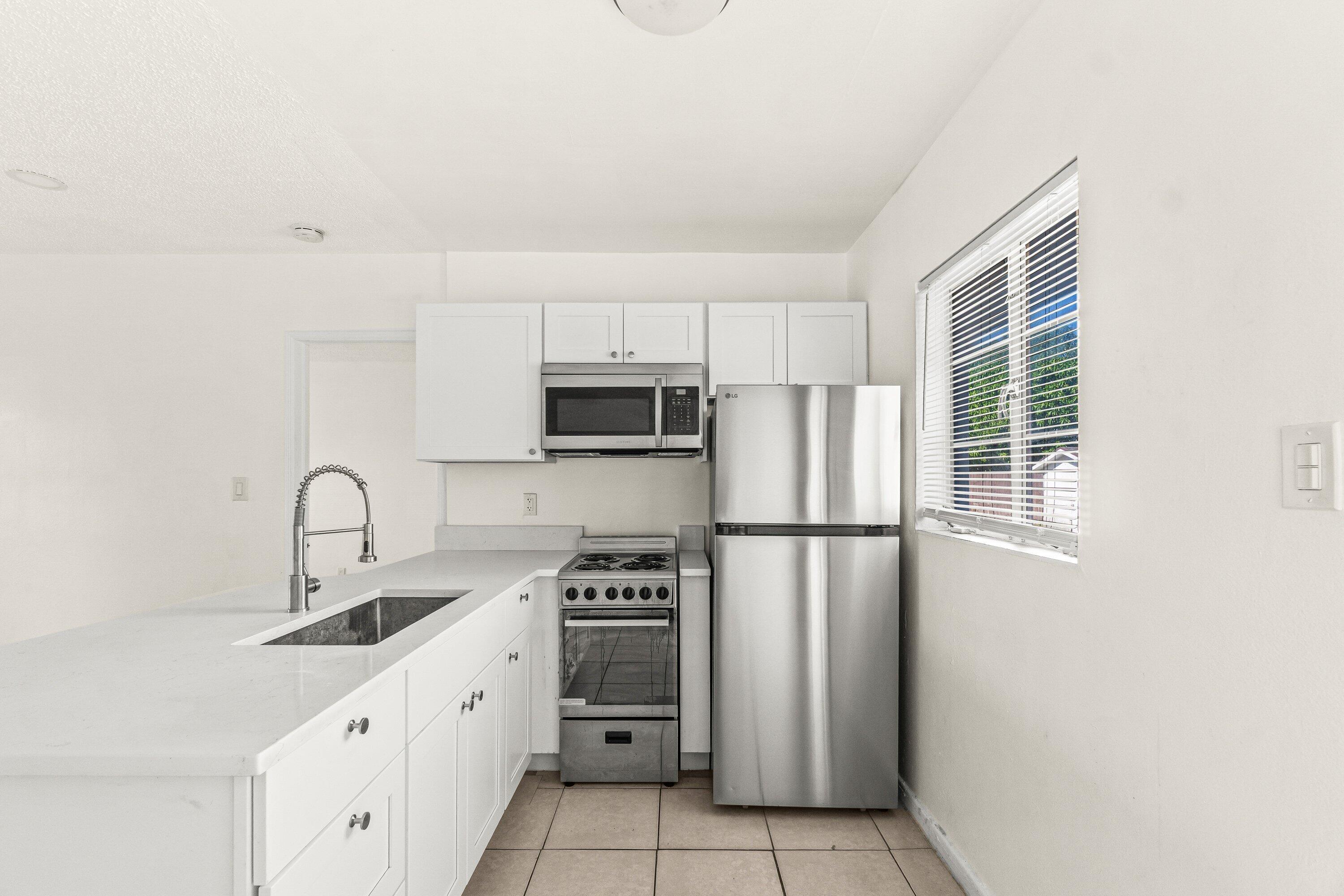 LAKEVIEW MANOR - Residential Lease