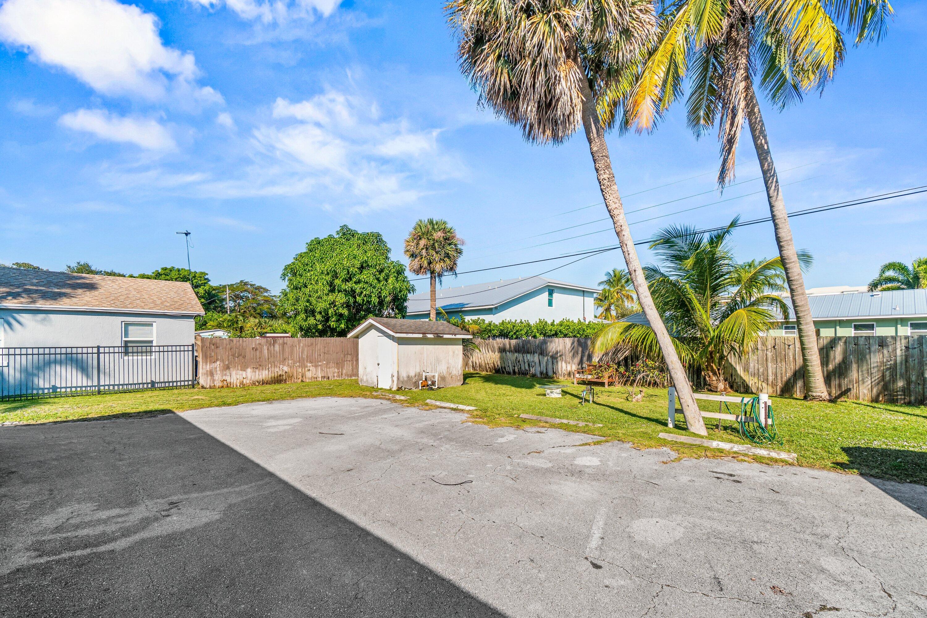 LAKEVIEW MANOR - Residential Lease