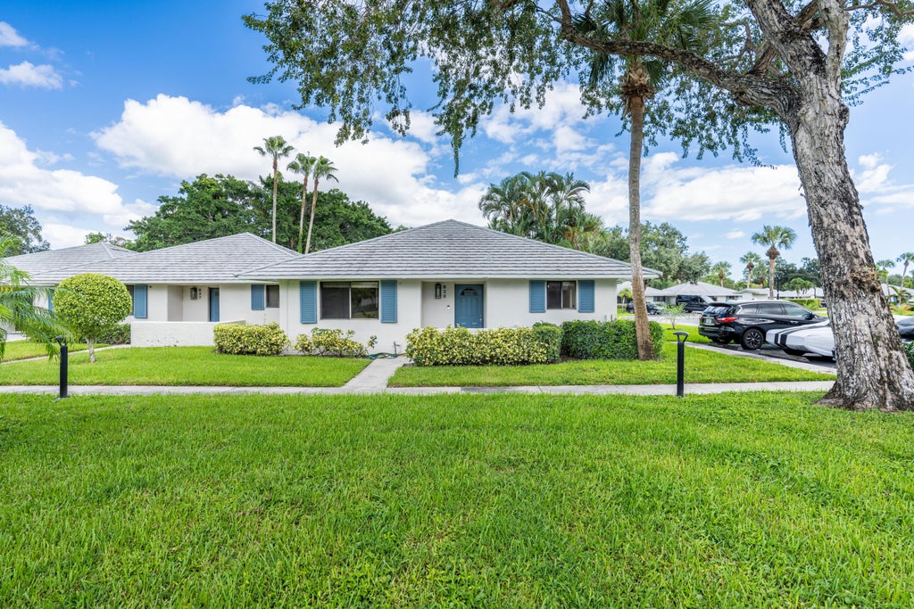 Photo of 828 CLUB Drive, Palm Beach Gardens, FL 33418 (MLS # B26092922)