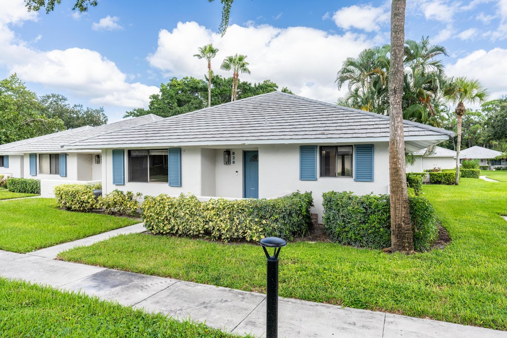 Photo of 828 CLUB Drive, Palm Beach Gardens, FL 33418 (MLS # B26092922)