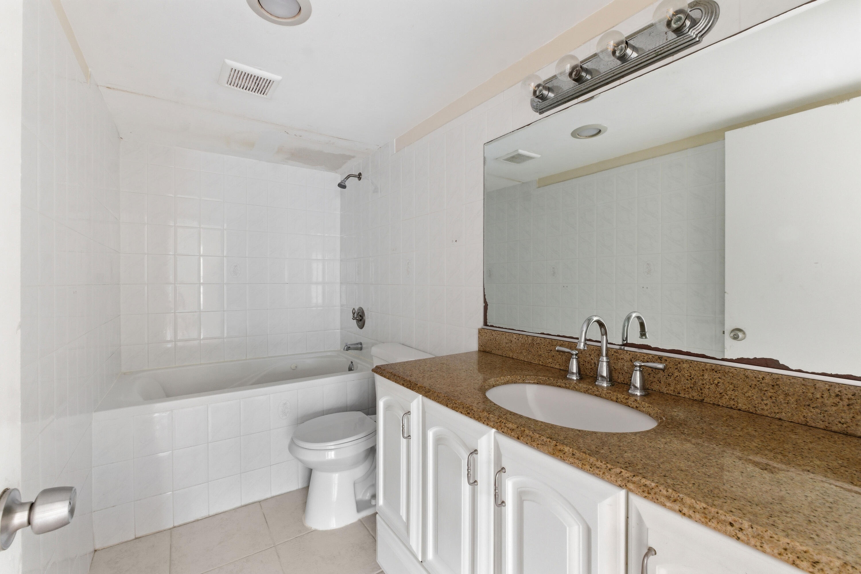 MANORS OF INVERRARY I-1 - Residential Lease